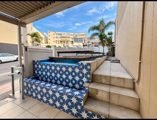 155M² RESTAURANT FOR SALE IN MARGATE BEACH